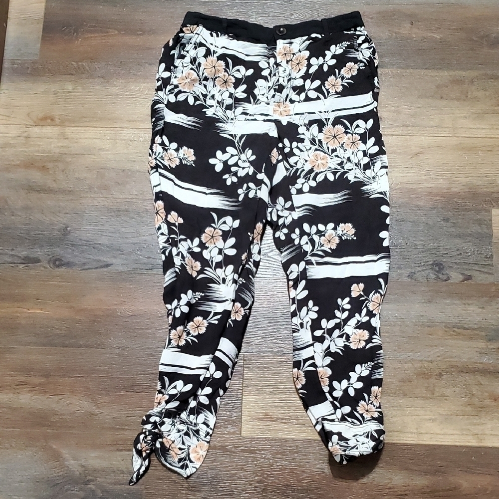 Elevenses Black and White Floral Cropped Pants